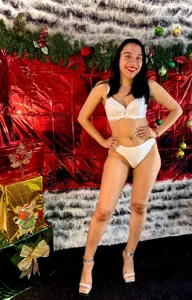 "Silent nights, dangerous thoughts, irresistible energy." 😏❄️ od Lunahot68  2 snímek