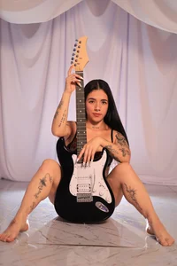 alice_rose5 Strings, curves and temptation🎸🔥 Pic 3