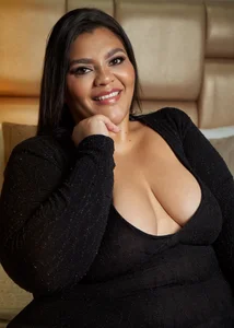 SelennaCooper kullanıcısının Curvy Goddess albümü -  3 fotoğraf