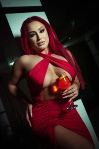 EmyHilton: Darker mood ( 6 фото)