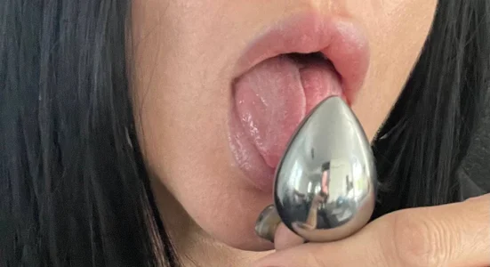 Black_Nikacat My Plug صورة واحدة|Black_Nikacat My Plug صورتان|Black_Nikacat My Plug  4 صور|Black_Nikacat My Plug  4 صورة