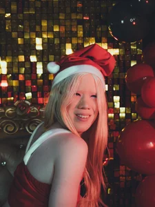 Elif_blond Merry Christmas 2023 Pic 5