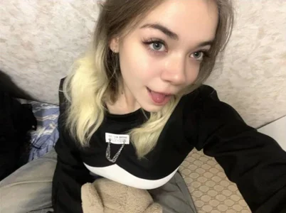 StephanieMarin Public Poză 2