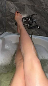 cuteeyesbaby Me legs and feet Pic 4