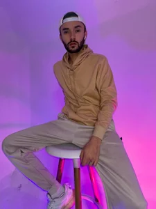 jakemagnus Caught somewhere between temptation and chaos… Dare to take a closer look? 🔥🍑 Pic 4