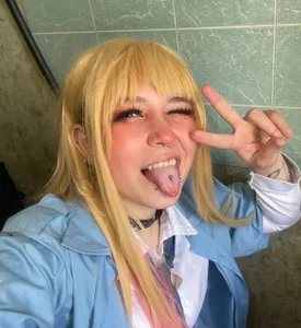 Part of Marin Kitagawa de Alex_Howell  2 Imagens