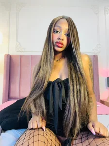 LiaTrainor Horny 🔥 Foto