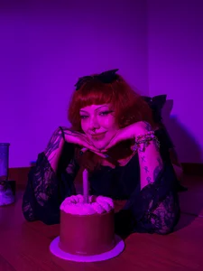 Sarah-Stoner My bday cake for u😛🎂 Hình 2