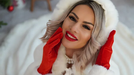 TiffanyMaze All I Want for Christmas is a Bad Boy ...👀 Immagine  7