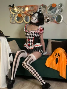 Naomi_Evermore decent clown Gambar 6