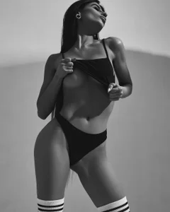 Your_Nicolett photoshooting  2টি ছবি