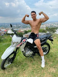 Taylor_John: Sexy motorcyclist ( фото)