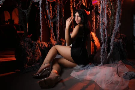 chloe_murray Happy and naughty Halloween Foto 3