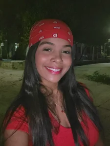 Ava-Reeves Public Fotka 3
