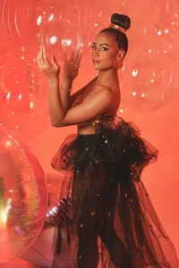 AntonellaHall_ Bubbles of desire Pic 3