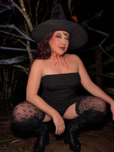Happy Halloween to everyone, come and enjoy this dark night de linda_swett  4 Imagens