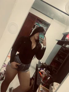 CatalinaLopez_ “Cute face, nice vibes 💗” Immagine  9