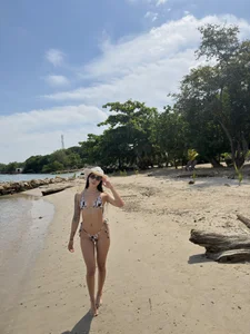 👙🌞🌊 de ZarianaEvanz  2 Imagens