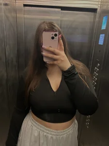 EmilyHude_のClick on "❤️"の枚の写真