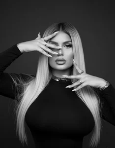 LorrySkye Public Pic 2