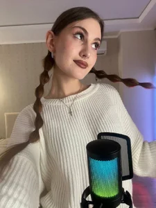 AlisaLore Public Pic