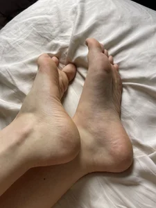 CindyCampbel Feet 🥰🎄 Pic 2