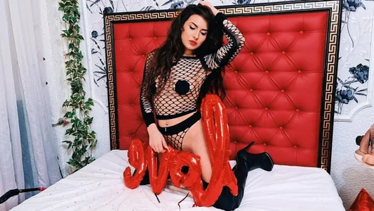 LeylaCum Public  4টি ছবি