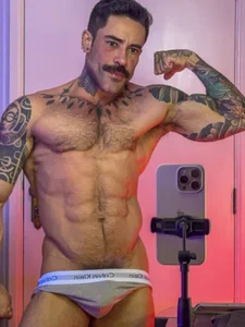 Public de kaimeloni  2 photos