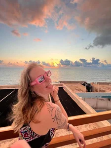 itsveraquinn It's a Good Life รูป  3