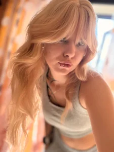 MadalynNosel try to do little selfies for u guys Pic 2