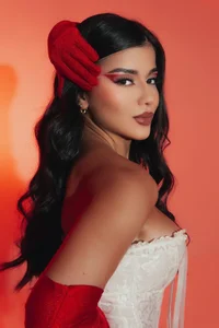 RoxanneHill_ Dramatic Glamour Pic 5