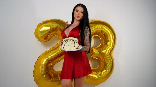 CarolinePrescott 20 Something Bilde 6