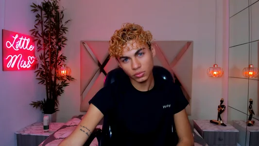 I am Online de Anyelo_Twink  2 Imagens