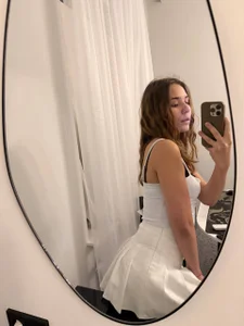 AdrianaCoenen Do you like listening to sad songs? Pic 3