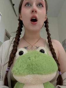 FroggyAnna me and my friend Tony the frog🐸 Pic 3