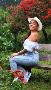 sarah_and_taylor Your favorite version💗 Pic 2