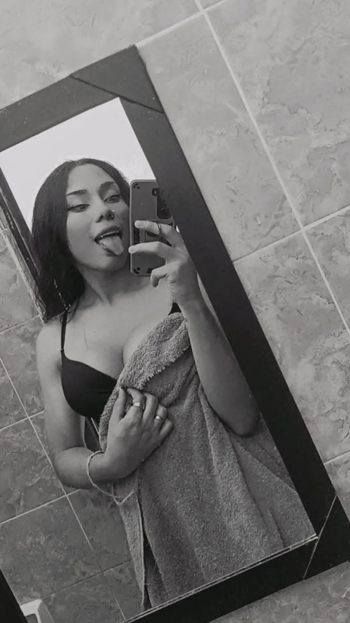 EmilyGomezLS Populært foto 3083