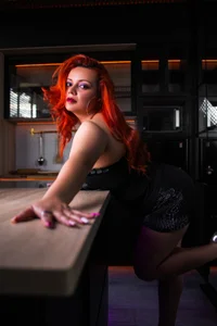 a sensual touch and the right one to make your days humid 😏🌹 od LilyyBigAss  4 snímek