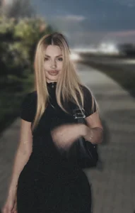 Elizabeth_Tay Public зображення 6