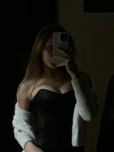 ElidiaPetit when the lights turn off รูป  2