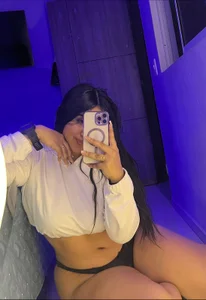 FoxySkye 🤍🤍 Pic 3