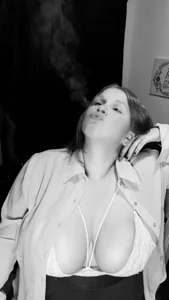 SofiCurvy Smoking Bilde