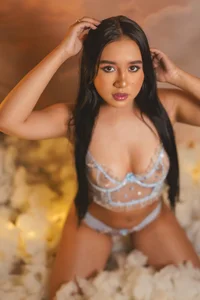 LaraGoldd your goddess 🤍 Pic 3