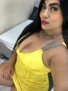 MeganBlazze New yellow dress! 💛 Gambar 3