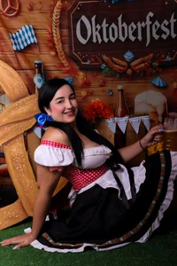 luce_williams: Let's celebrate Oktoberfest together 🔥🍻 ( 4 фото)