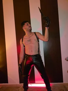 samuelcoopeer leather badbunny 😈🐰 Foto 9