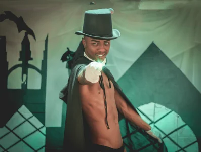 YeremiBrowm Hallowen 2022 sexy wizard Pic