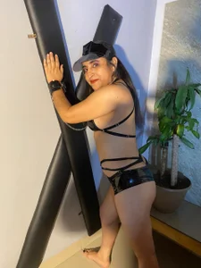 Yaya____11 I'm the law and u take my orders Bilde 2