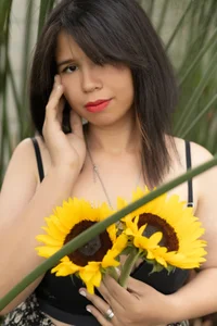 selenablairx Sunflower girl Pic 3
