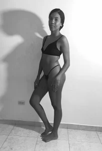 FireBrunette Public Bilde